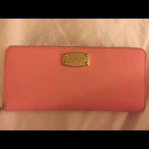michael kors wallet!!